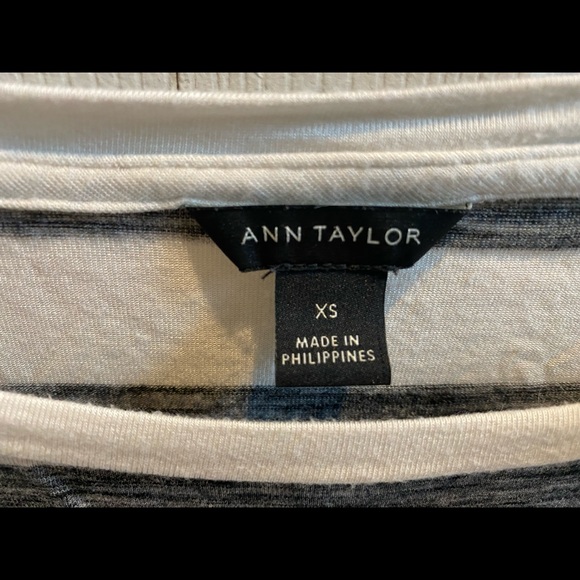 ⭐️ 3 for $20 SPECIAL ⭐️Ann Taylor XS Grey/White Scoop Neck Long Sleeve Shirt - Picture 4 of 4
